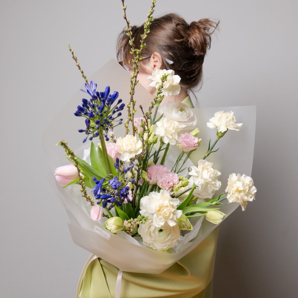 flower-delivery-malta-spring-bouquet-roses-carnations