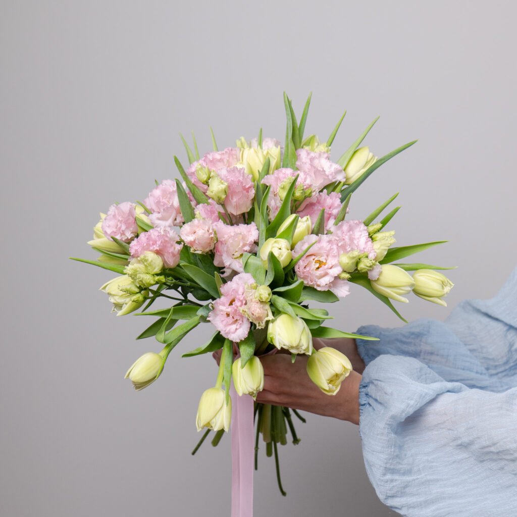 flower-delivery-malta-tulips-carnations